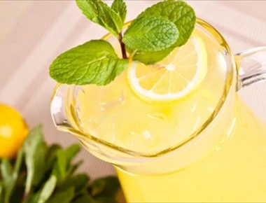 Οι παρενέργειες του γιορτινού τραπεζιού- Πώς να καταπολεμήσετε το φούσκωμα στο στομάχι